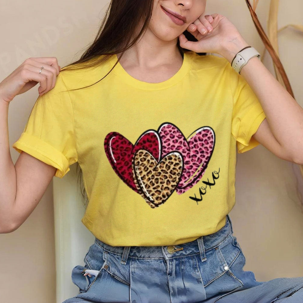 Women Love Leopard Heart Valentine's Day Print  Graphic T-shirt