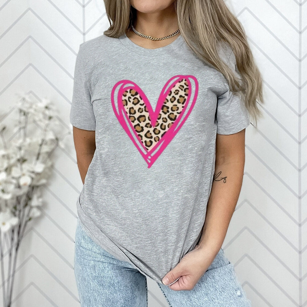 Women Love Leopard Heart Valentine's Day Print  Graphic T-shirt