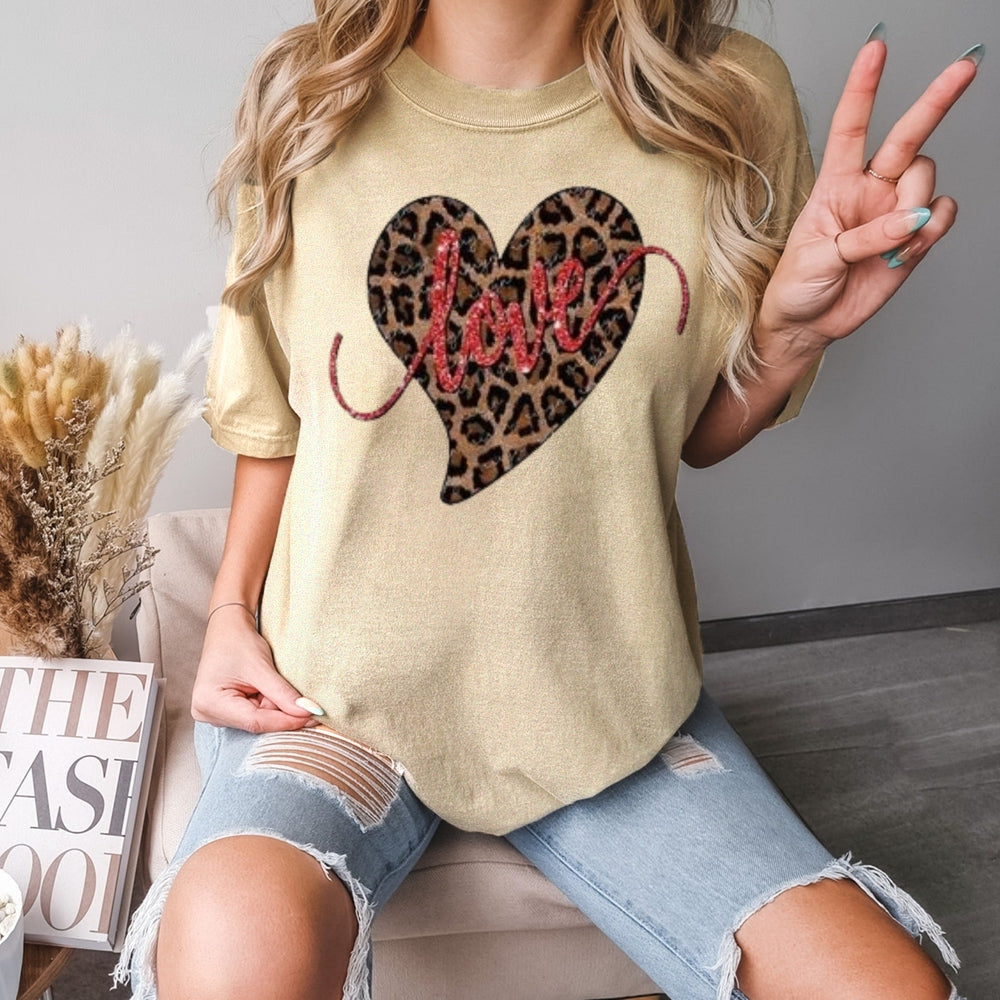 Women Love Leopard Heart Valentine's Day Print  Graphic T-shirt