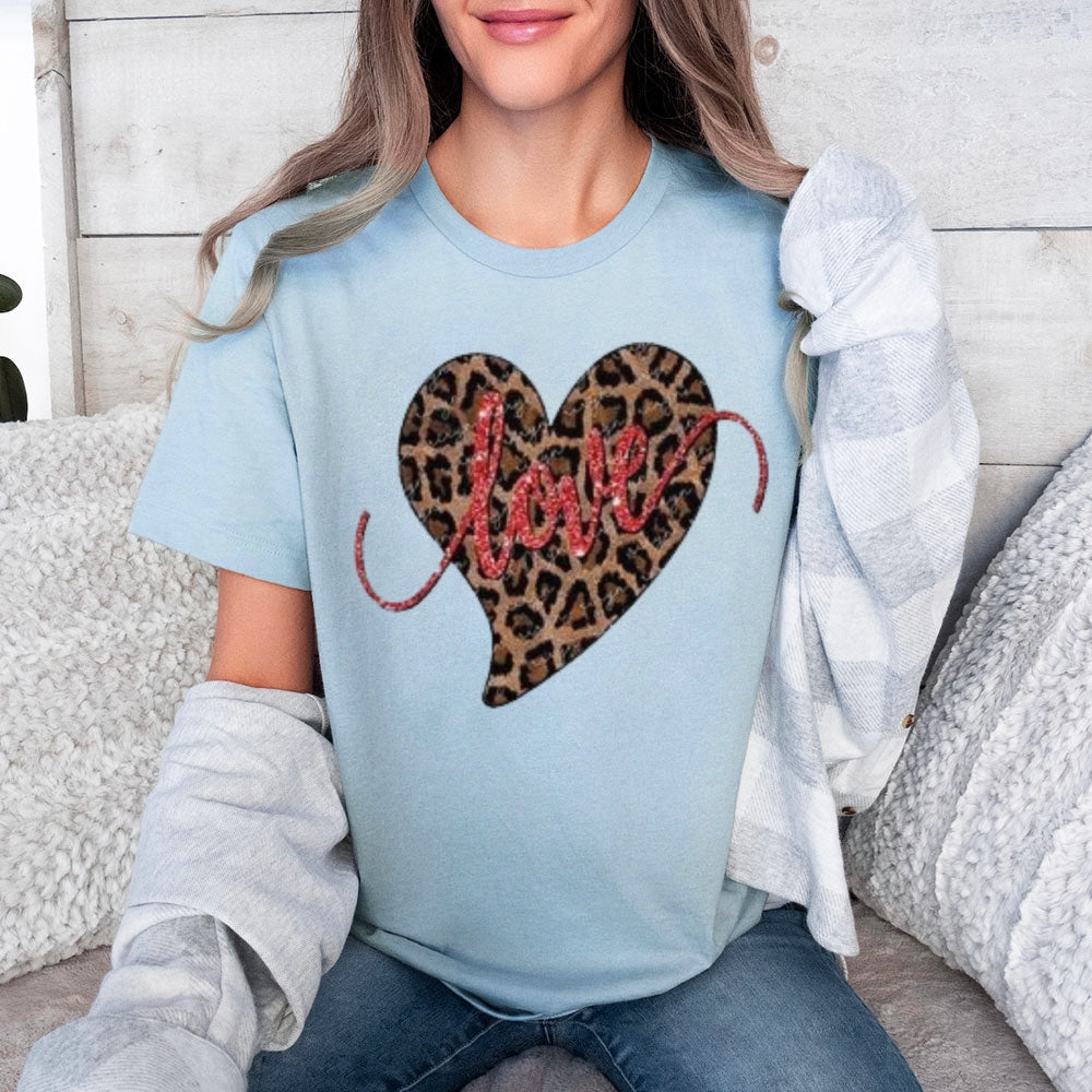 Women Love Leopard Heart Valentine's Day Print  Graphic T-shirt