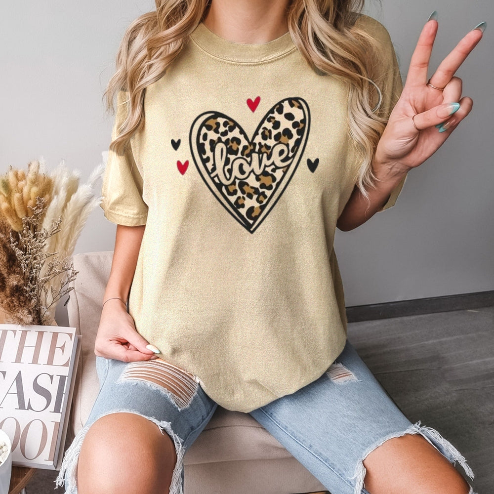 Women Love Leopard Heart Valentine's Day Print  Graphic T-shirt