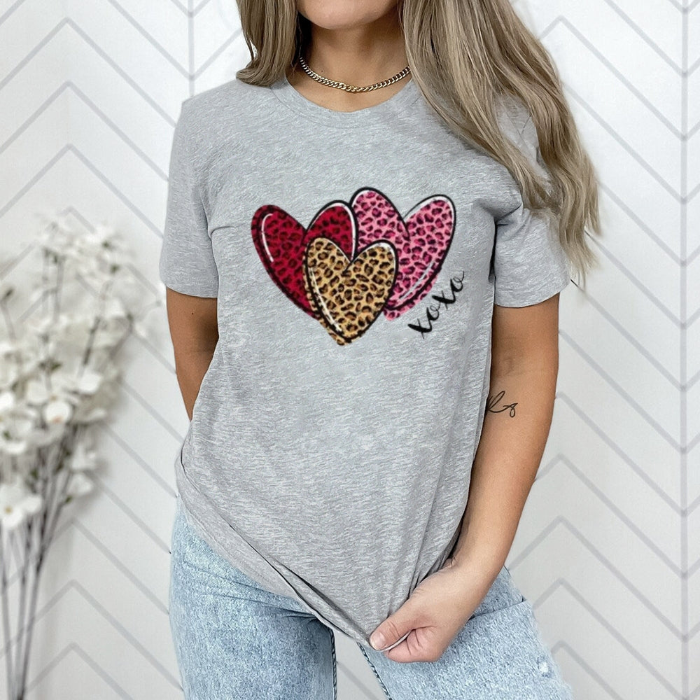 Women Love Leopard Heart Valentine's Day Print  Graphic T-shirt