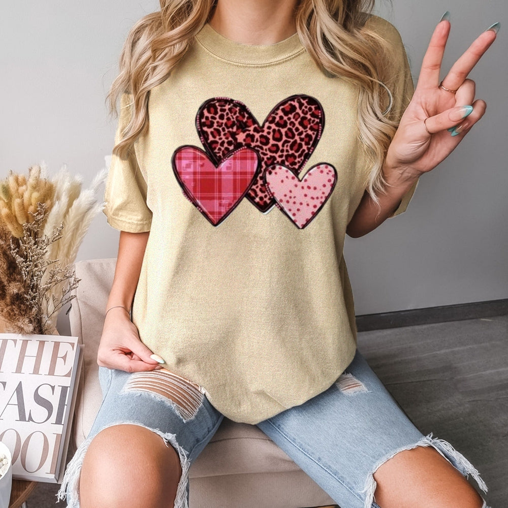 Women Love Leopard Heart Valentine's Day Print  Graphic T-shirt