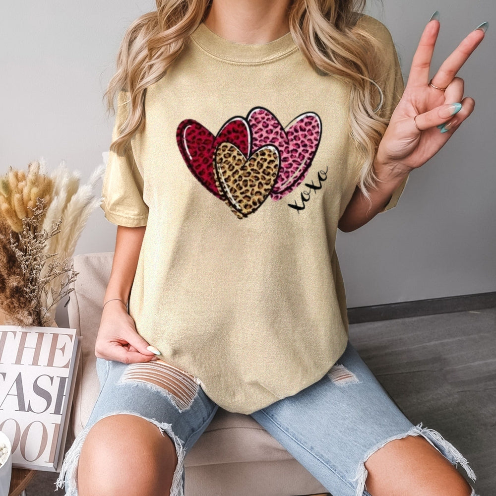 Women Love Leopard Heart Valentine's Day Print  Graphic T-shirt