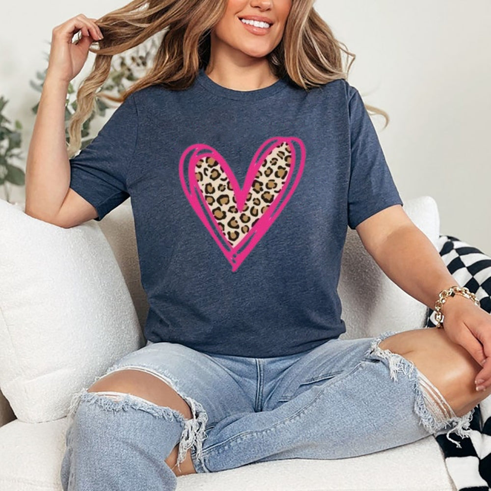 Women Love Leopard Heart Valentine's Day Print  Graphic T-shirt