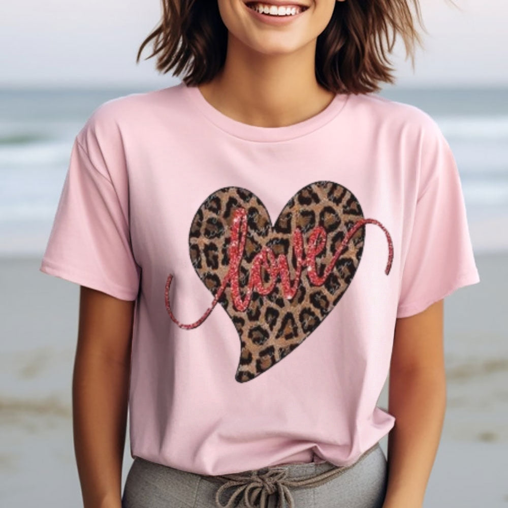 Women Love Leopard Heart Valentine's Day Print  Graphic T-shirt