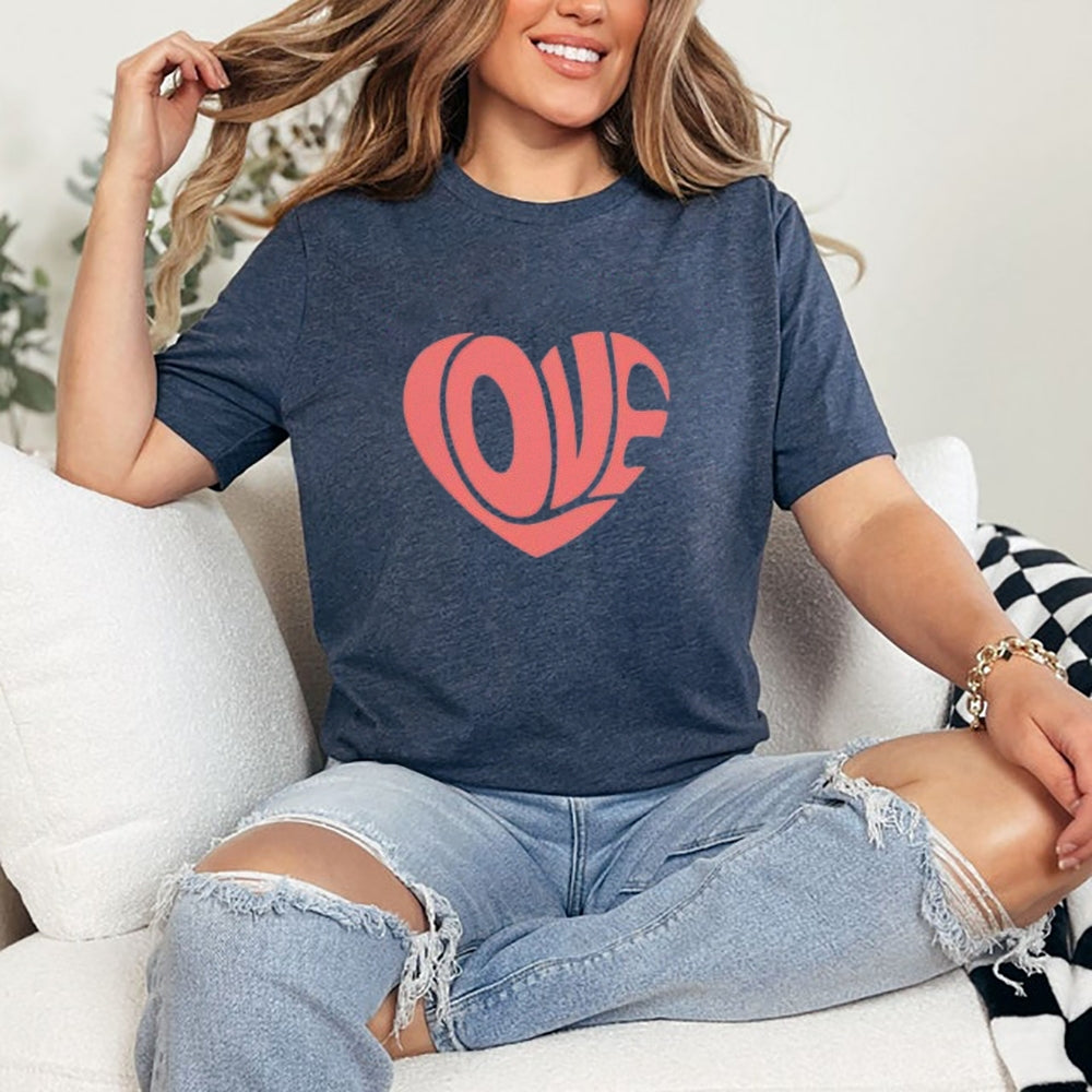 Women Love Pink Heart Valentine's Day Print  Graphic T-shirt