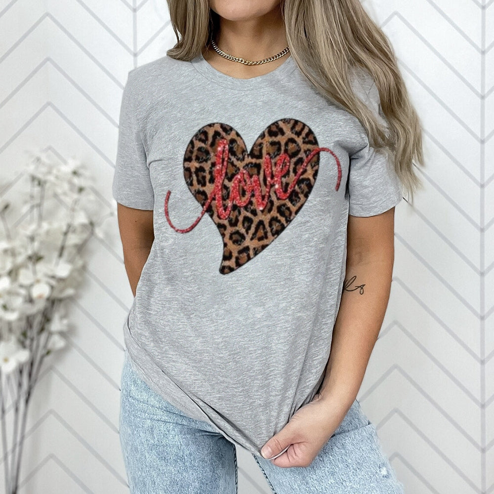 Women Love Leopard Heart Valentine's Day Print  Graphic T-shirt